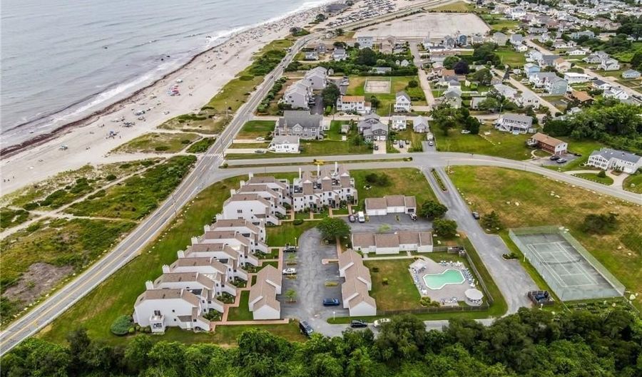 207 Bellevue Ct, Narragansett, RI 02882 - 2 Beds, 2 Bath