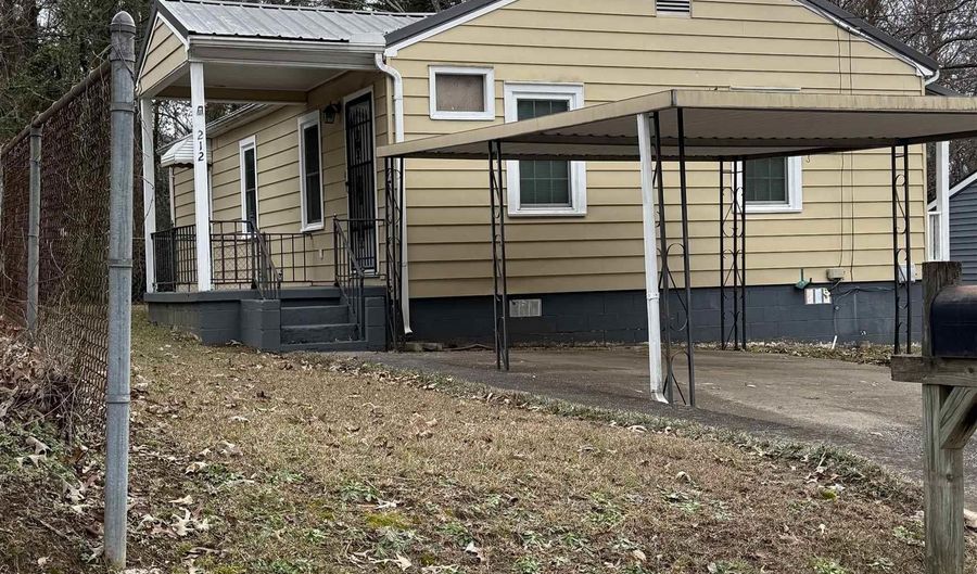 212 E 29TH St, Anniston, AL 36201 - 2 Beds, 1 Bath