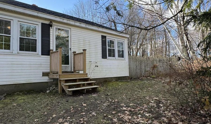 750 County Rd, Westbrook, ME 04092 - 3 Beds, 1 Bath