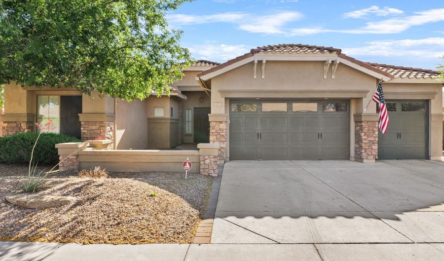 4301 S NEWPORT St, Chandler, AZ 85249 - 5 Beds, 4 Bath