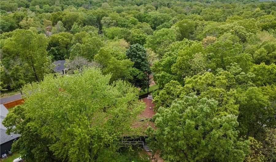 16 Amesbury Ln, Bella Vista, AR 72715 - 4 Beds, 2 Bath