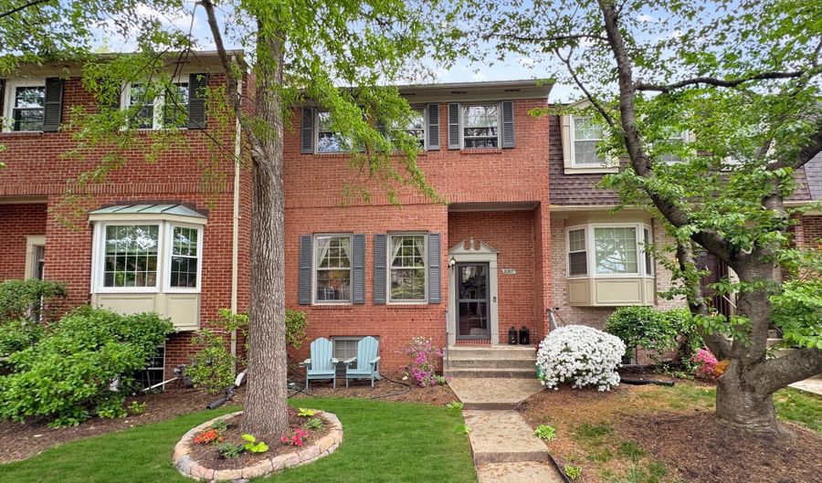 8207 CEDAR LANDING Ct, Alexandria, VA 22306 - 4 Beds, 4 Bath