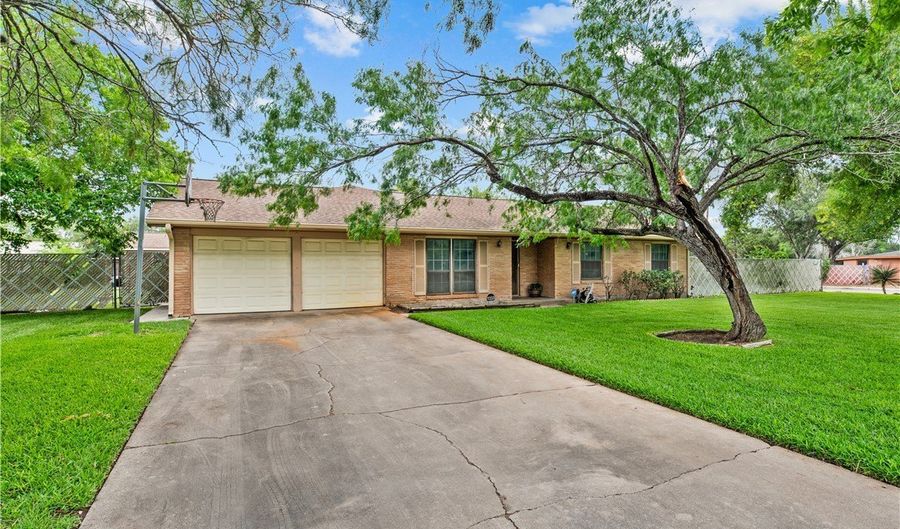 1333 Rose Dr, Alice, TX 78332 - 4 Beds, 2 Bath