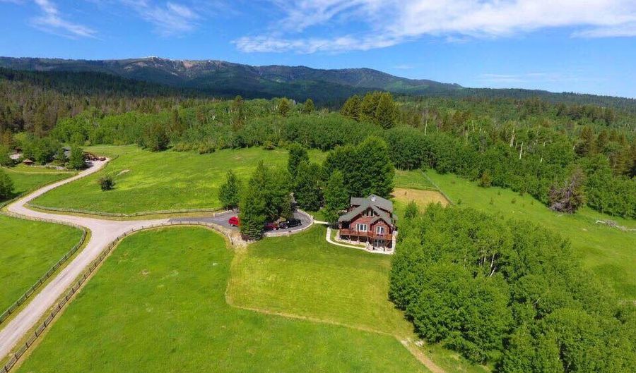 244 245 BLACK MOUNTAIN Ln, Alpine, WY 83128 - 4 Beds, 4 Bath