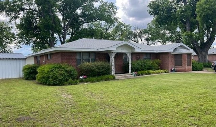 602 West St, Hico, TX 76457 - 3 Beds, 2 Bath