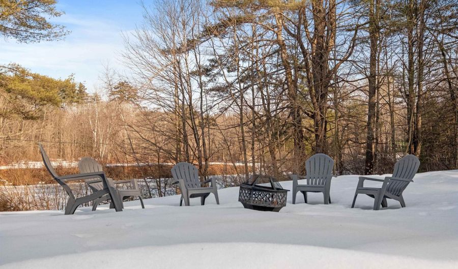 31 Water St #3, Bradford, NH 03221 - 1 Beds, 1 Bath