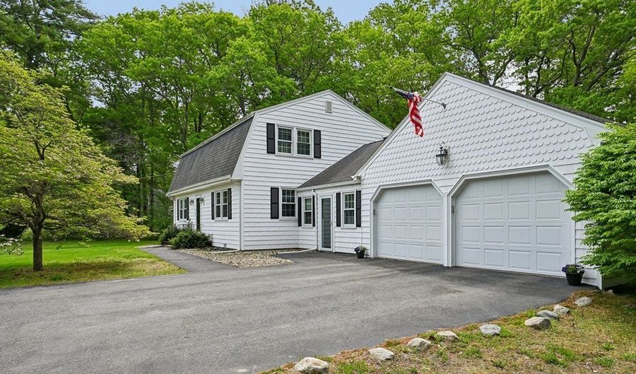 7 Farrwood Dr, Andover, MA 01810 - 4 Beds, 3 Bath