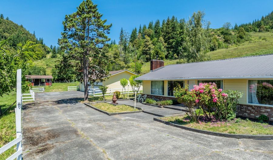 48587 HIGHWAY 242, Broadbent, OR 97414 - 3 Beds, 2 Bath