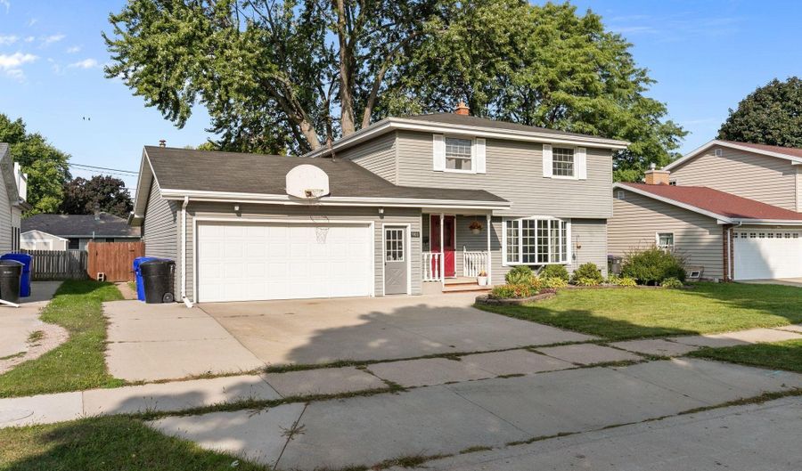 901 S BUCHANAN St, Appleton, WI 54915 - 4 Beds, 2 Bath