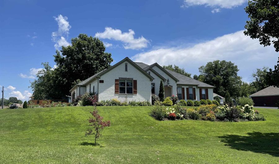 246 BETTY BOYD, Atoka, TN 38004 - 4 Beds, 3 Bath