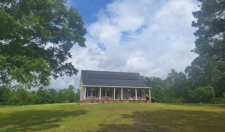 7641 Nails Ferry Rd, Baxley, GA 31513 - 5 Beds, 3 Bath