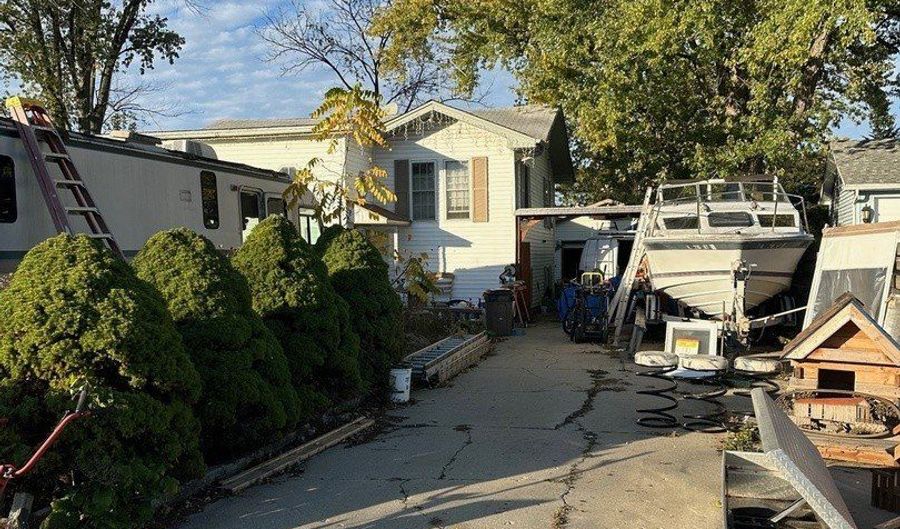 25174 W Claridan Ave, Antioch, IL 60002 - 4 Beds, 2 Bath