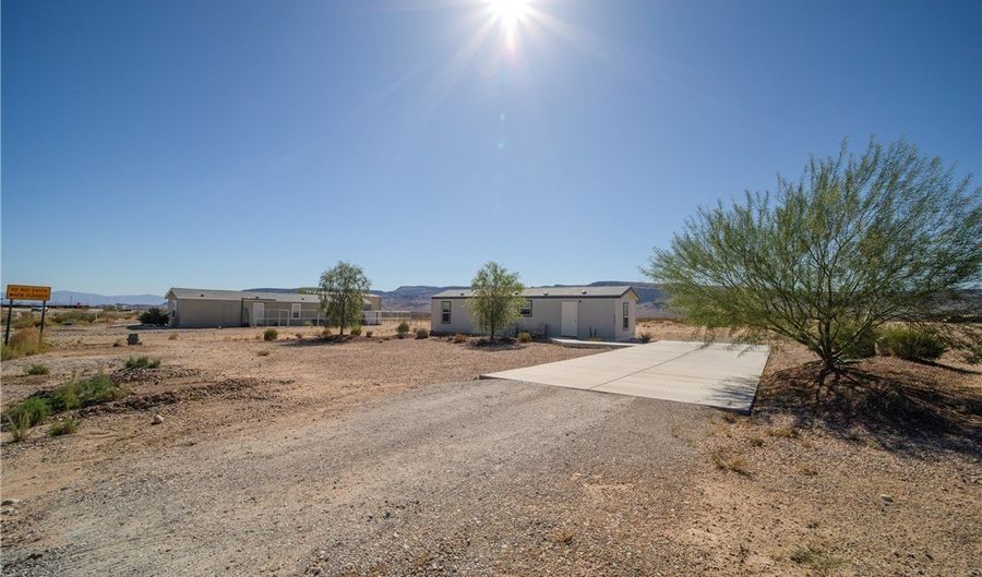 10747 S Paradise Trails Rd, Yucca, AZ 86438 - 2 Beds, 1 Bath