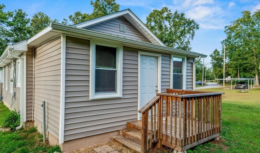 304 Cherry St, Belton, SC 29627 - 2 Beds, 1 Bath