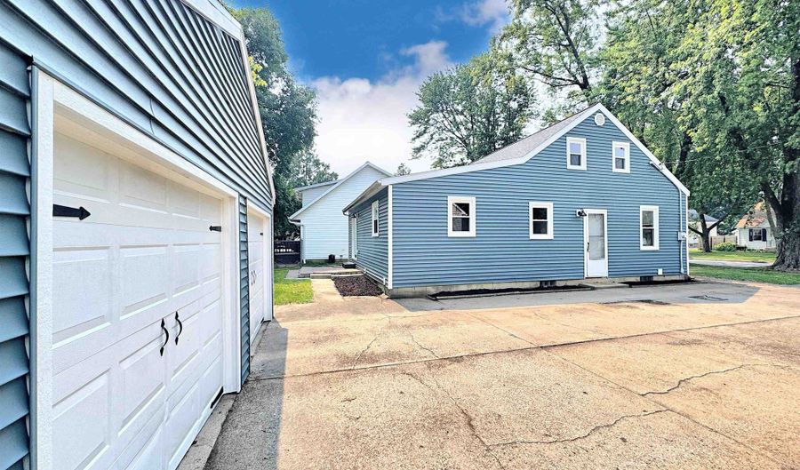 1520 N VIOLA St, Appleton, WI 54915 - 4 Beds, 1 Bath