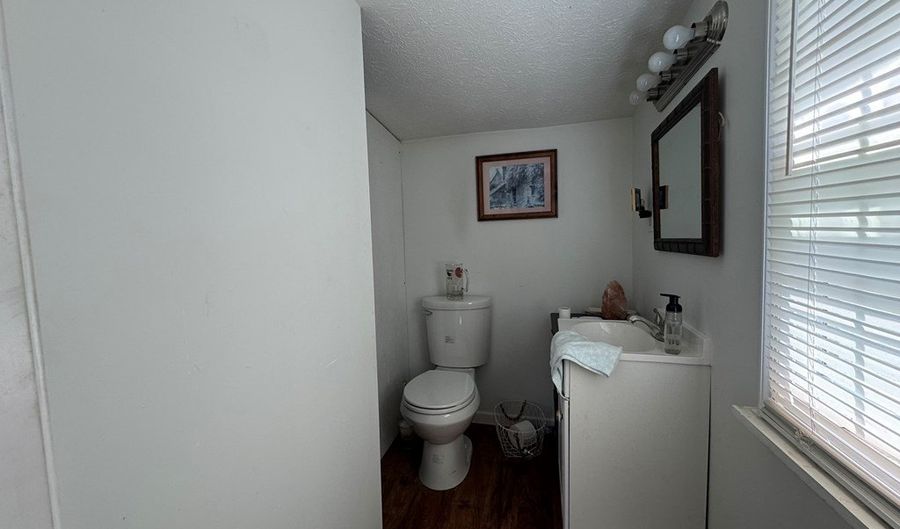 912 Oakville Rd, Appomattox, VA 24522 - 2 Beds, 2 Bath