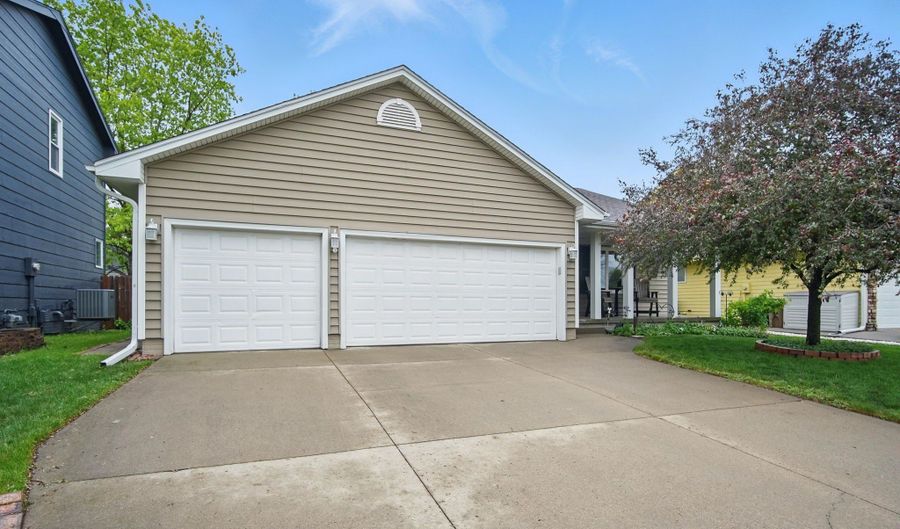 2108 2nd Ave SE, Altoona, IA 50009 - 3 Beds, 2 Bath