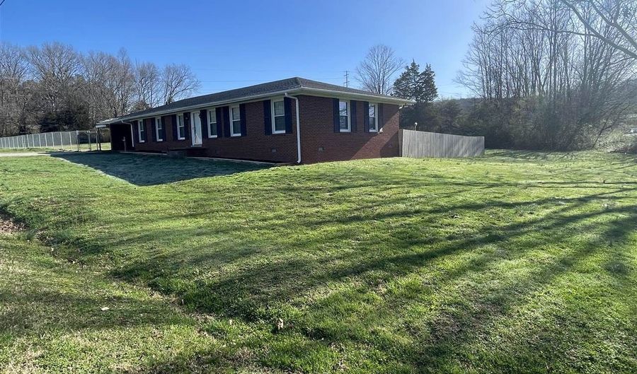 104 Kellwood Ave, Brownsville, KY 42210 - 3 Beds, 2 Bath