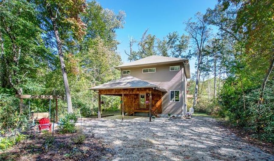 752 Hiawassee Ave, Black Mountain, NC 28711 - 3 Beds, 2 Bath