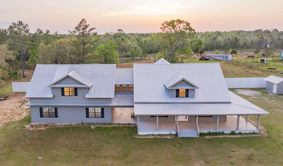 469 Dyal Rd, Baxley, GA 31513 - 3 Beds, 4 Bath