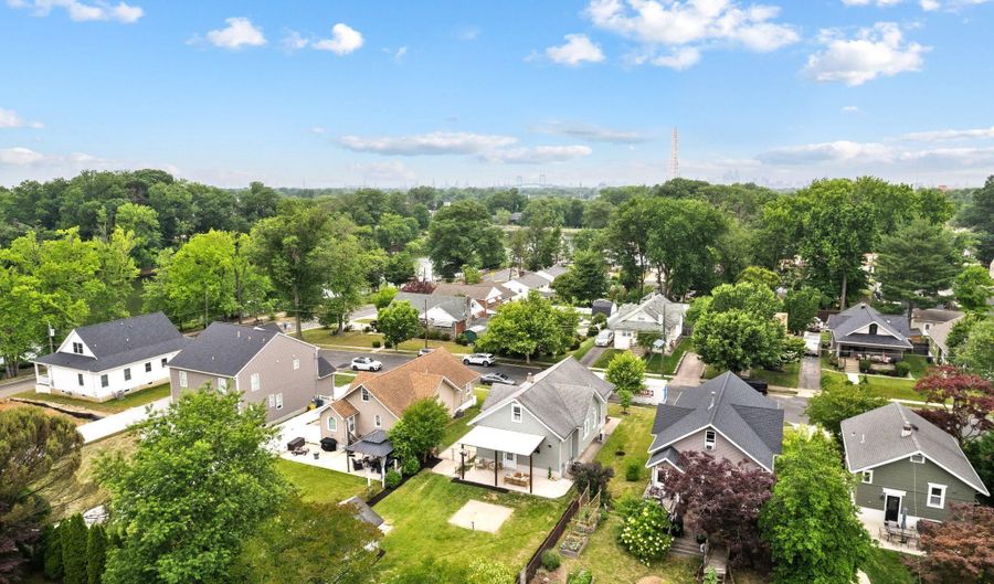 612 W GRAISBURY Ave, Audubon, NJ 08106 - 3 Beds, 3 Bath