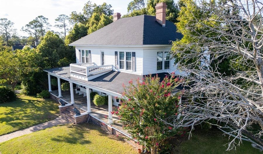 66 Weaver St, Baxley, GA 31513 - 4 Beds, 2 Bath