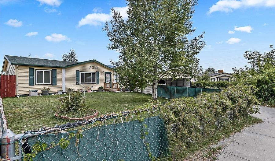 824 OWL CREEK Ave, Cheyenne, WY 82007 - 4 Beds, 2 Bath