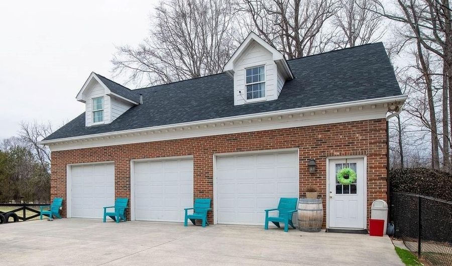 6352 Turnpike Rd, Archdale, NC 27263 - 3 Beds, 4 Bath
