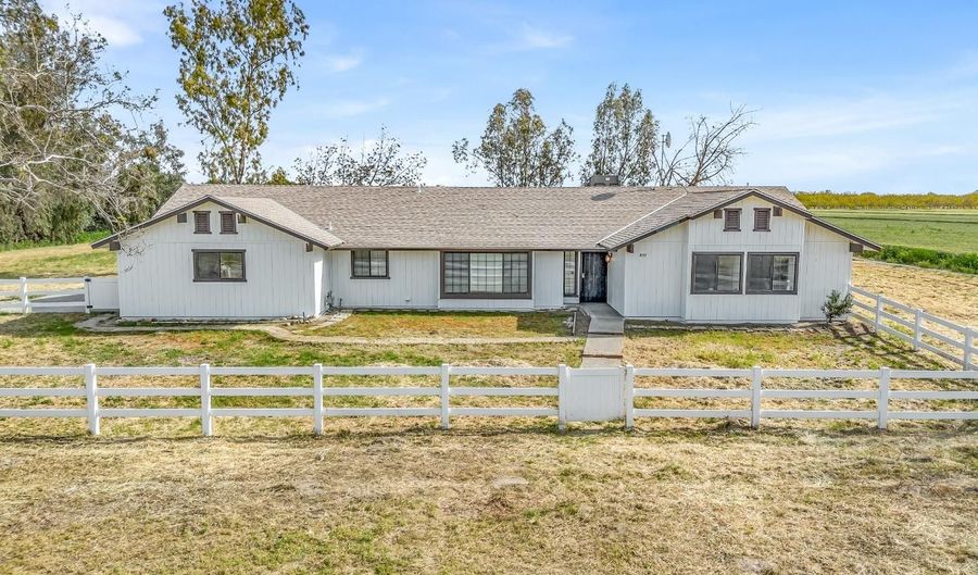 855 E Mount Whitney Ave, Laton, CA 93242 - 0 Beds, 0 Bath