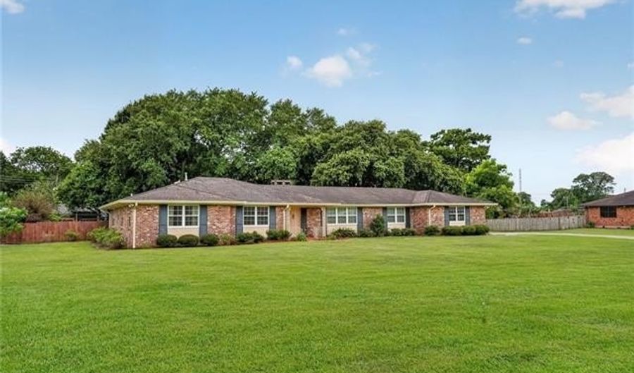 107 VICTORIA Dr, Belle Chasse, LA 70037 - 4 Beds, 3 Bath