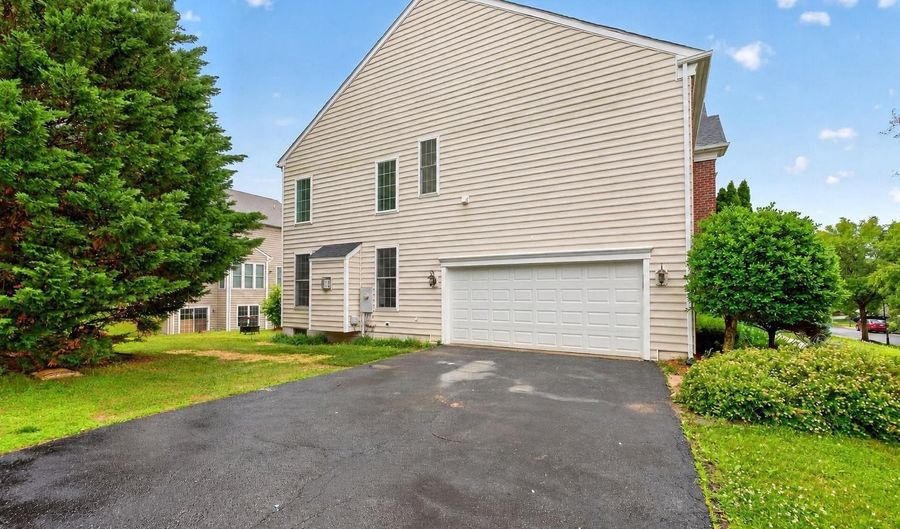 21700 SENECA AYR Dr, Boyds, MD 20841 - 5 Beds, 5 Bath