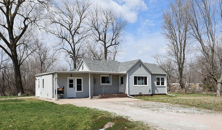 597 406th Rd, Beaver Crossing, NE 68313 - 3 Beds, 2 Bath