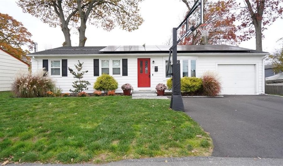 11 N Rose St, East Providence, RI 02914 - 3 Beds, 1 Bath