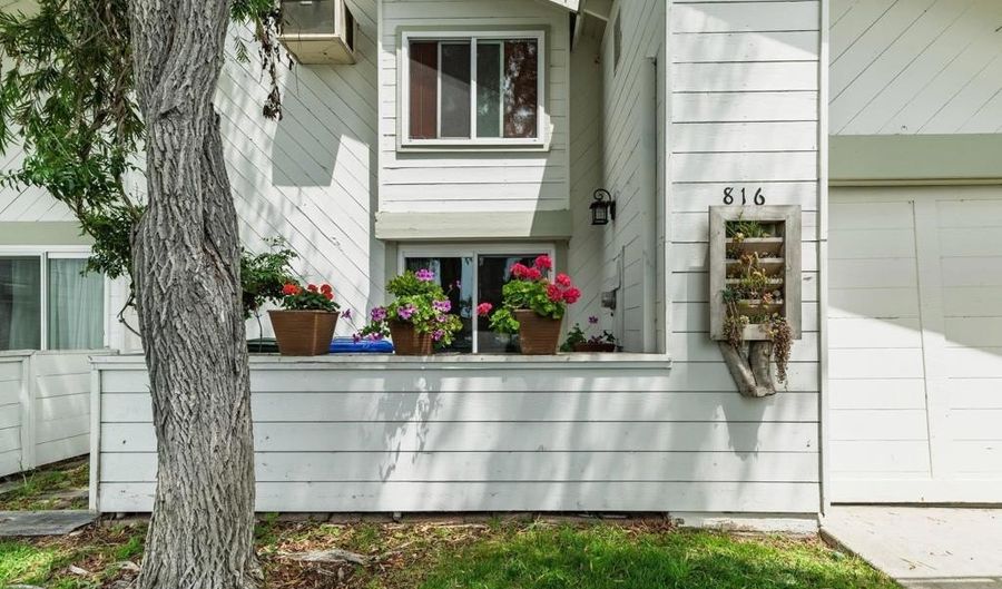 816 Caminito Azul, Carlsbad, CA 92011 - 3 Beds, 2 Bath