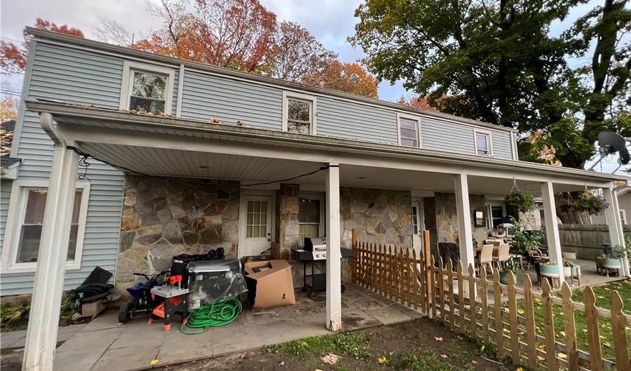 61 Ohio Ave Ext, Norwalk, CT 06854 - 7 Beds, 2 Bath