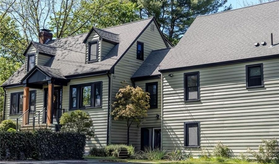 42 Mechanic St, North Smithfield, RI 02896 - 6 Beds, 4 Bath