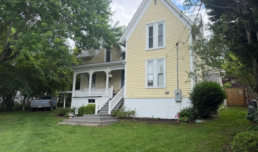 283 Webster St, Alderson, WV 24910 - 4 Beds, 2 Bath