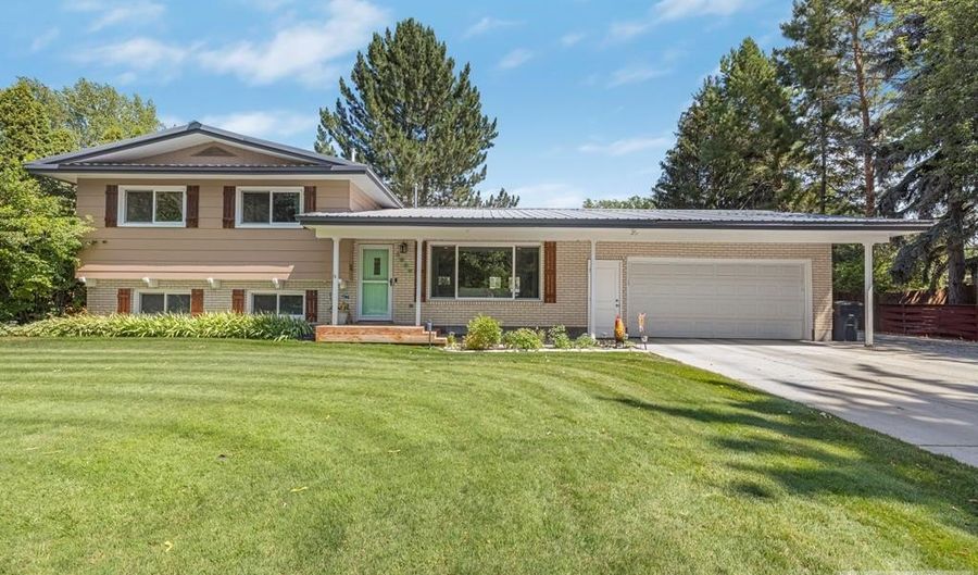 1885 S Sabin Dr, Ammon, ID 83406 - 4 Beds, 3 Bath