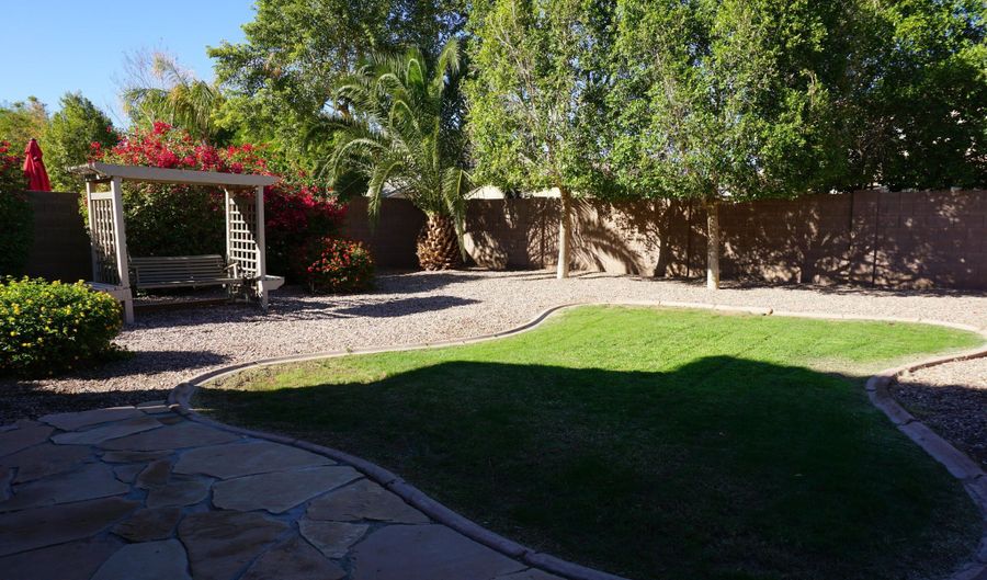 13510 W MERRELL St, Avondale, AZ 85392 - 5 Beds, 3 Bath