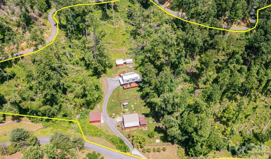 1010 And 1014 Melton Branch Rd, Bakersville, NC 28705 - 3 Beds, 3 Bath