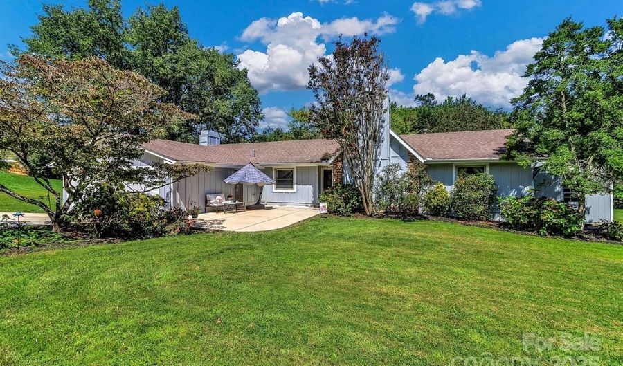 5 Fairway Dr, Arden, NC 28704 - 3 Beds, 2 Bath