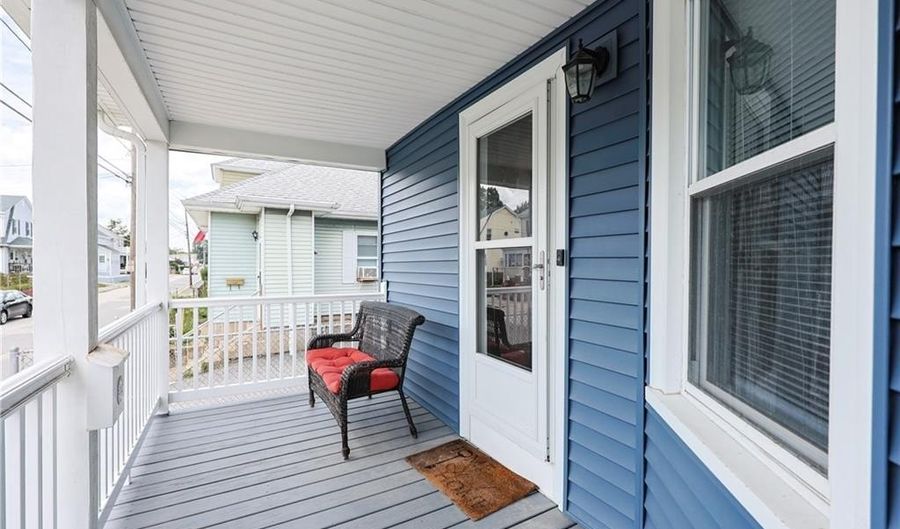 200 Woodward Ave, East Providence, RI 02914 - 2 Beds, 1 Bath