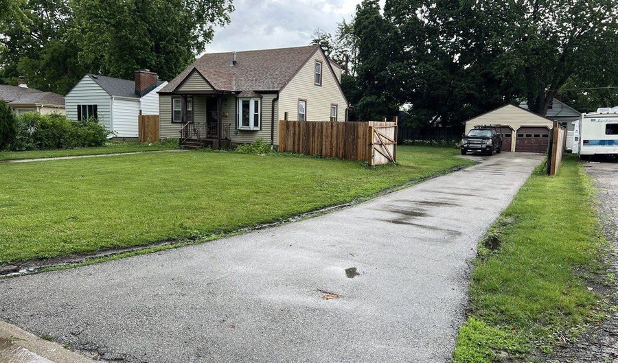 17 N Iowa Ave, Addison, IL 60101 - 2 Beds, 3 Bath
