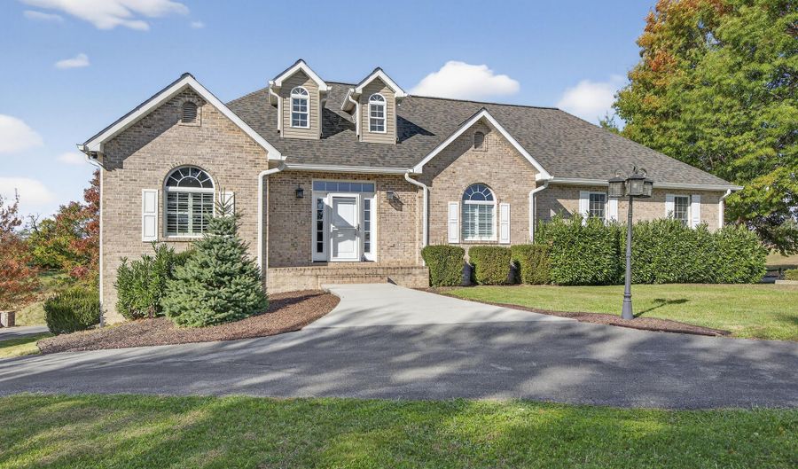 625 NW Locust St, Abingdon, VA 24210 - 3 Beds, 4 Bath