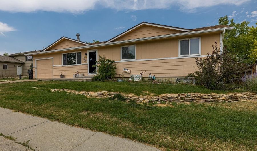 2322 Shattuck Ave, Casper, WY 82601 - 4 Beds, 3 Bath