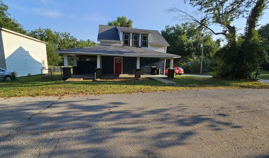 419 2nd St, Anderson, MO 64831 - 2 Beds, 2 Bath