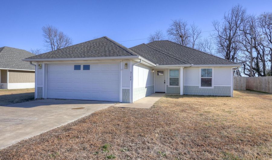 3142 CC Ave, Baxter Springs, KS 66713 - 3 Beds, 2 Bath