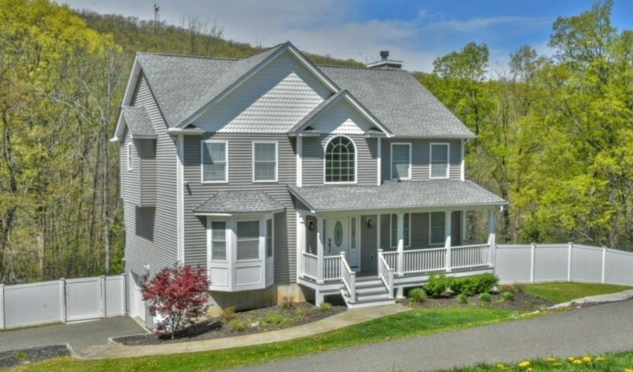 3 Susan Valley Ter, Alloway, NJ 07462 - 4 Beds, 3 Bath