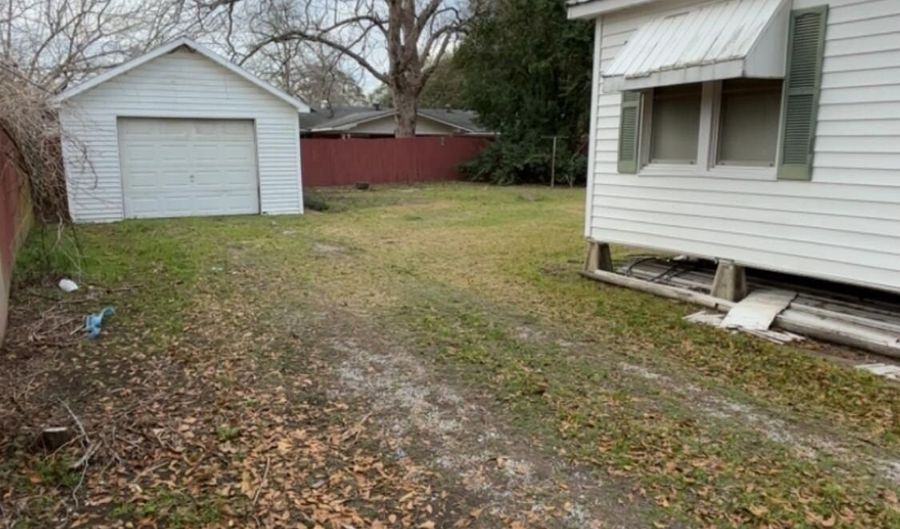 512 S Young St, Abbeville, LA 70510 - 3 Beds, 1 Bath
