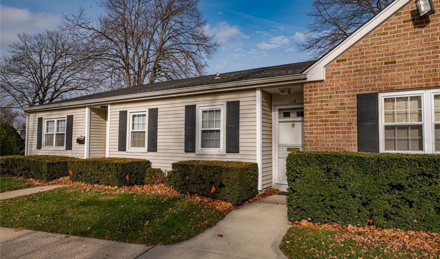 118 Harbor S, Amityville, NY 11701 - 2 Beds, 2 Bath